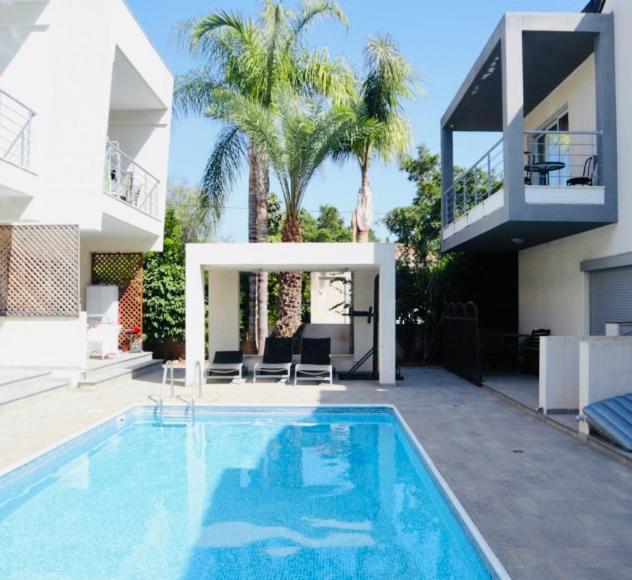 Amazing 2-Bedroom Apartment With Pool!! リマソール エクステリア 写真